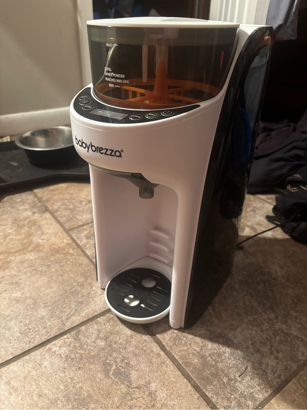 Baby Brezza Formula Pro: White & Black Formula Maker
